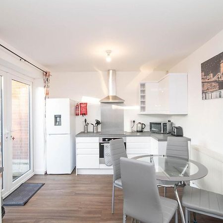 Spacious Two Bed House With Parking And Garden Ντάντλεϊ Εξωτερικό φωτογραφία